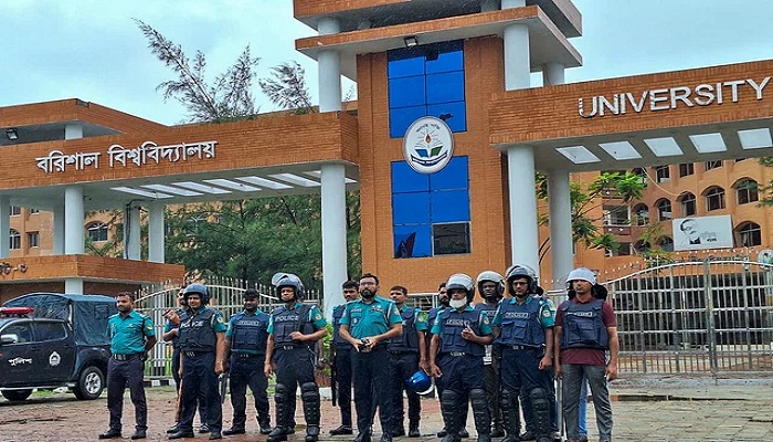 ববিতে ছাত্রলীগের অবস্থান, সমন্বয়কসহ ১২ জন পুলিশ হেফাজতে